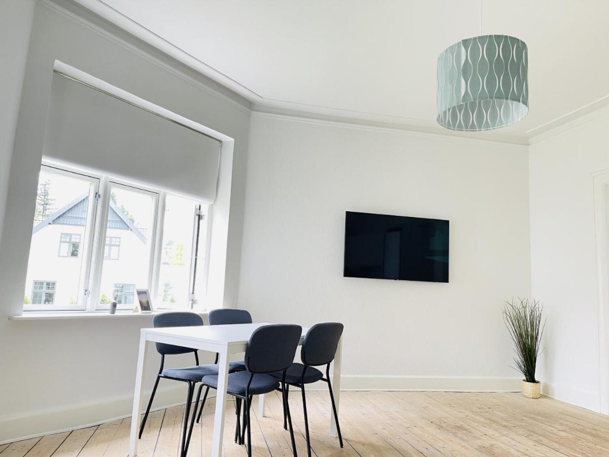 Aday - City Central Mansion - 1 Bedroom Apartment With Garden Aalborg Ngoại thất bức ảnh